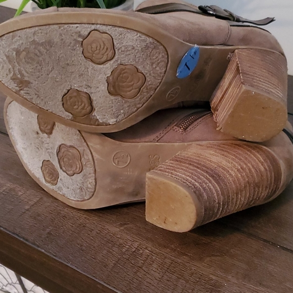 Booties - Picture 3 of 3